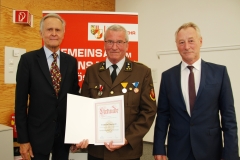 auszeichnung-von-verdienten-sprengbefugten-des-landesfeuerwehrkommandos-obersterreich-mit-der-verdienstmedaille-in-silber-am-12-juni-2018-in-linz_42343183420_o
