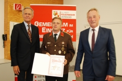 auszeichnung-von-verdienten-sprengbefugten-des-landesfeuerwehrkommandos-obersterreich-mit-der-verdienstmedaille-in-silber-am-12-juni-2018-in-linz_43433302204_o