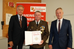 auszeichnung-von-verdienten-sprengbefugten-des-landesfeuerwehrkommandos-obersterreich-mit-der-verdienstmedaille-in-silber-am-12-juni-2018-in-linz_43433304784_o