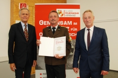 auszeichnung-von-verdienten-sprengbefugten-des-landesfeuerwehrkommandos-obersterreich-mit-der-verdienstmedaille-in-silber-am-12-juni-2018-in-linz_44151500751_o
